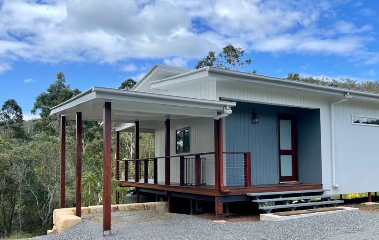 whispers farm stay qld